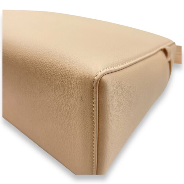 Extra Pocket 27 Honey Beige Shoulder Bag in Calfskin, Gold hardware - Image 11