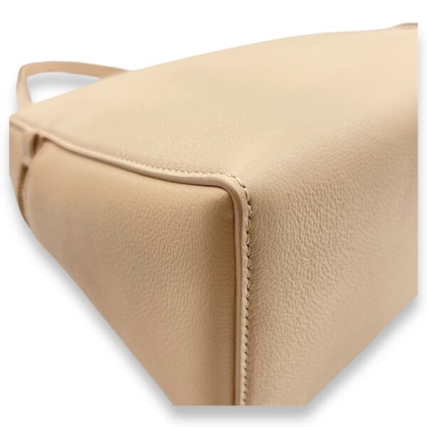 Extra Pocket 27 Honey Beige Shoulder Bag in Calfskin, Gold hardware - Image 10