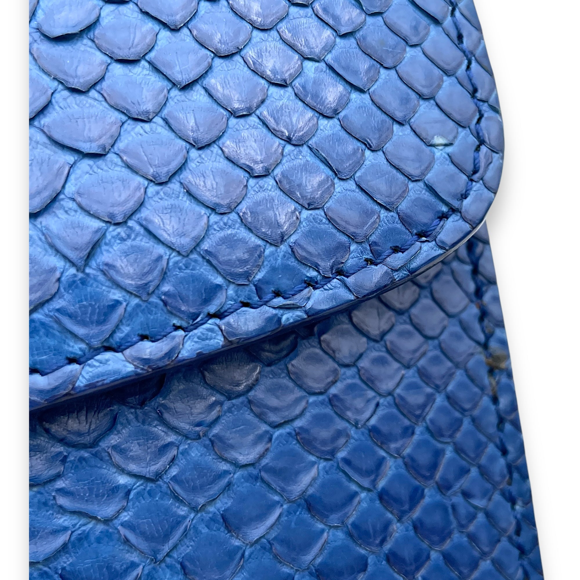 Box Medium Cobalt Shoulder Bag in Python Leather, Gold hardware - Image 8