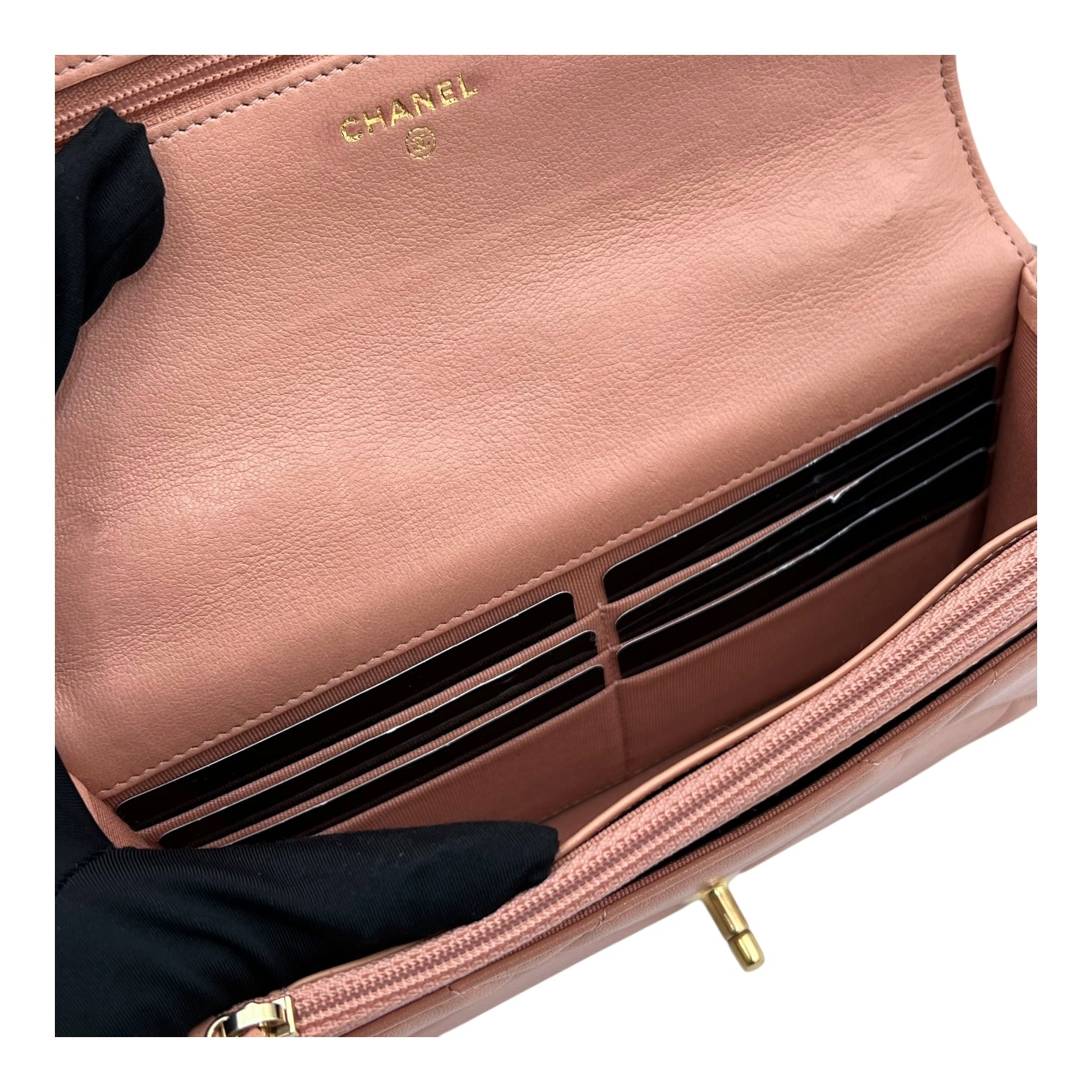 C19 Wallet On Chain Beige in Lambskin, Mixed hardware - Image 10