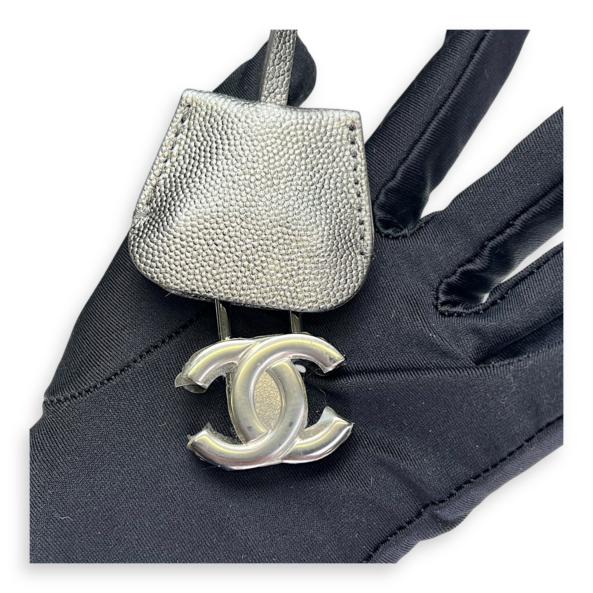 CC Filigree Large Silver Top Handle Bag in Caviar Leather, Silver hardware - Image 8