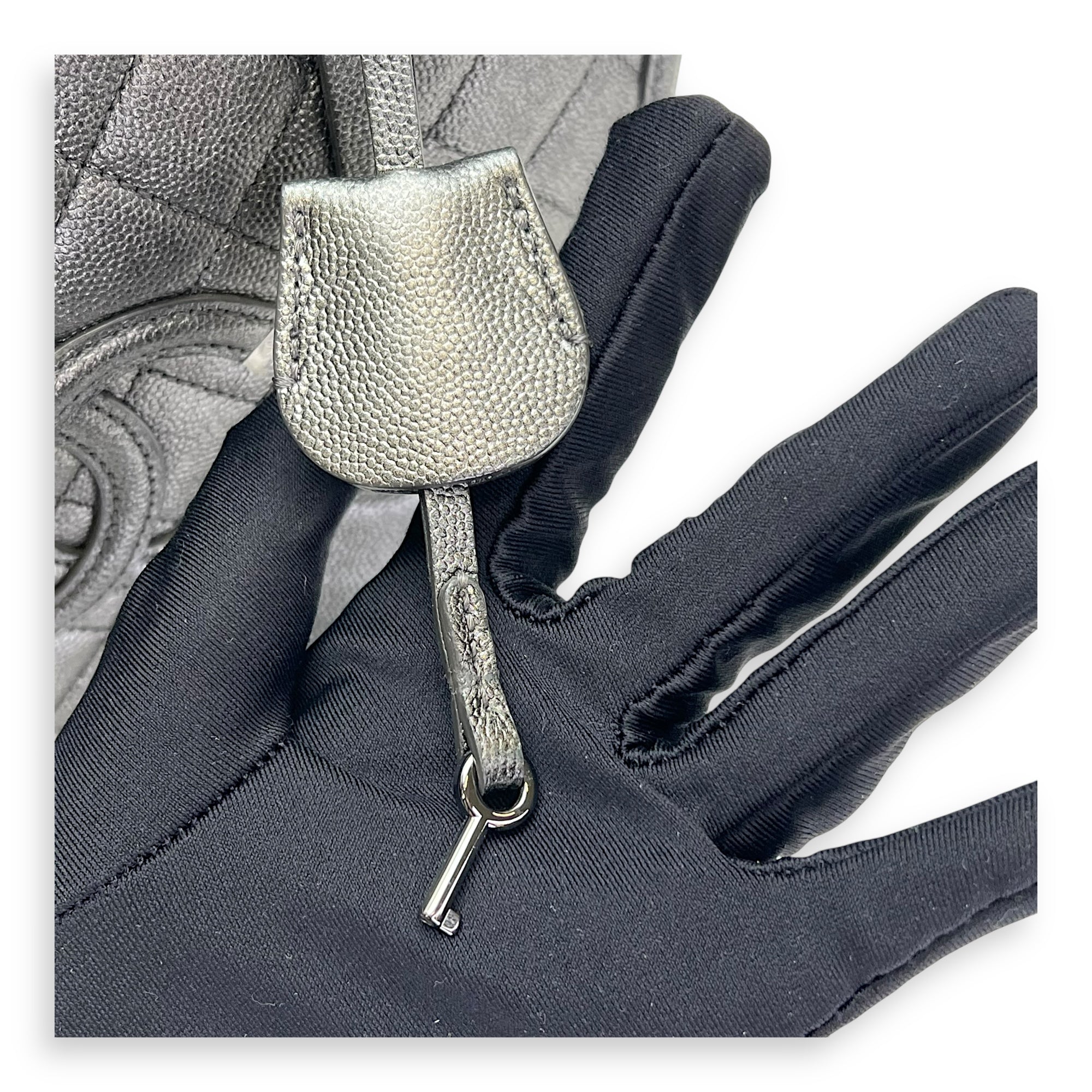 CC Filigree Large Silver Top Handle Bag in Caviar Leather, Silver hardware - Image 10