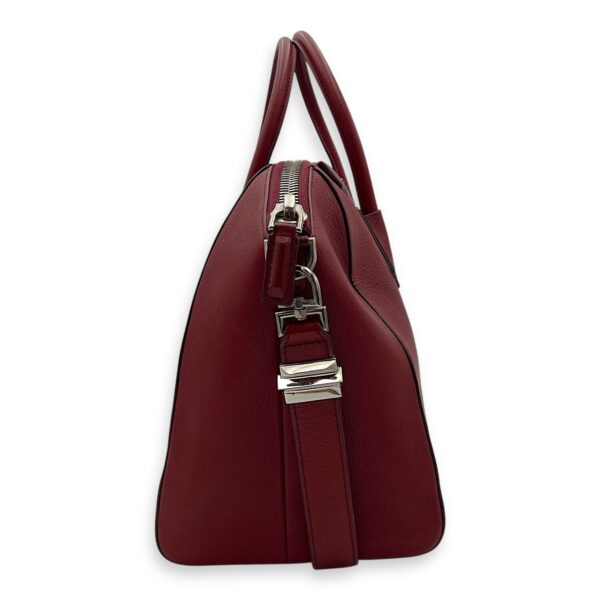 Antigona Medium Red Top Handle Bag in Goat Leather, Gold hardware - Image 4