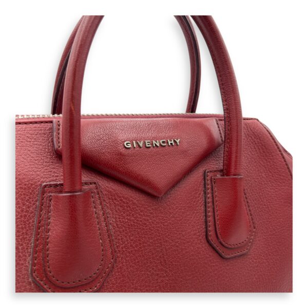 Antigona Medium Red Top Handle Bag in Goat Leather, Gold hardware - Image 7