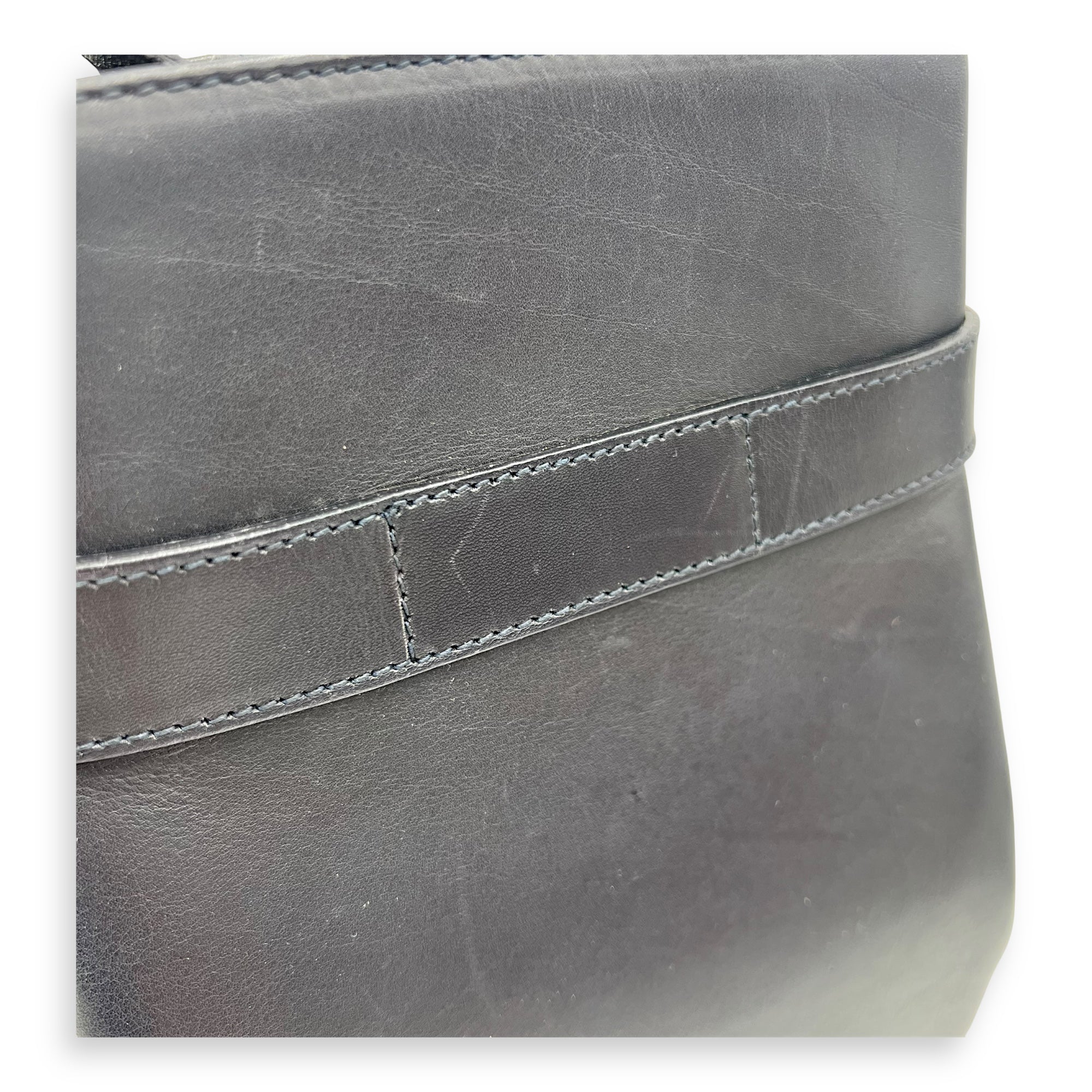 Gancini Black Shoulder Bag in Calfskin, Gold hardware - Image 10