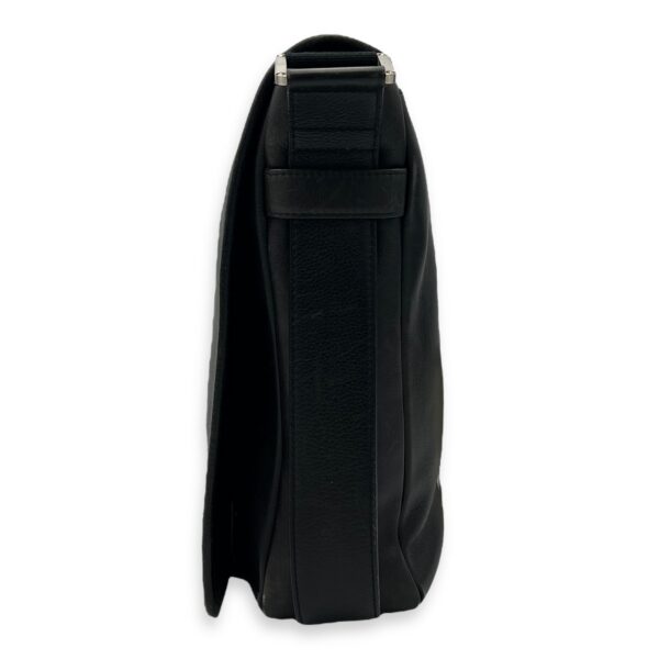 Vintage Crossbody Bag Black in Calfskin, Silver hardware - Image 5