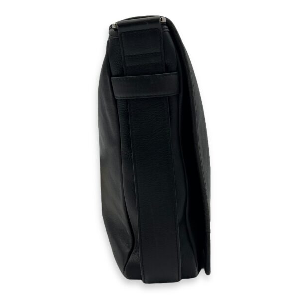 Vintage Crossbody Bag Black in Calfskin, Silver hardware - Image 4