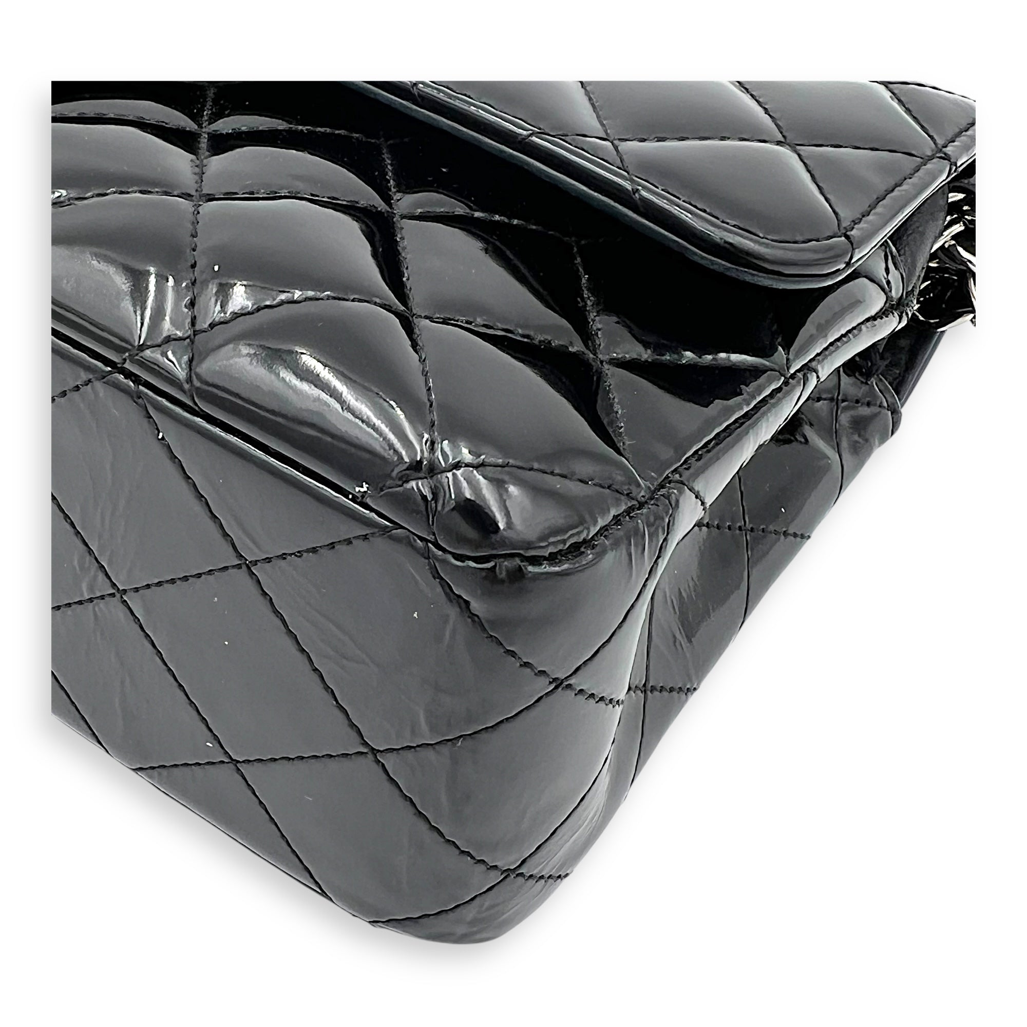 Classic Medium Black Shoulder Bag in Patent Leather, Silver hardware - Image 9