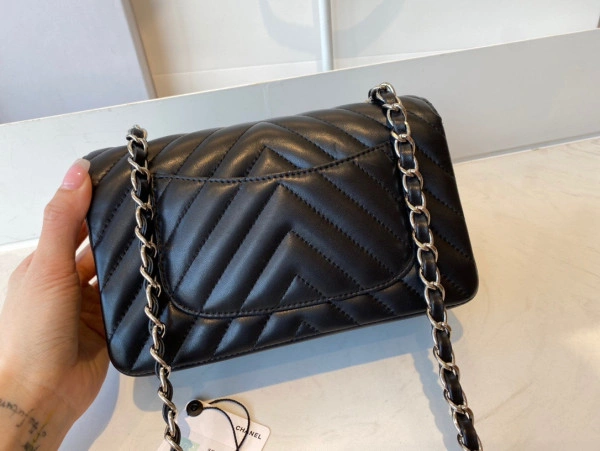 Fashionable CHANEL FLAP BAG 719 - Image 6
