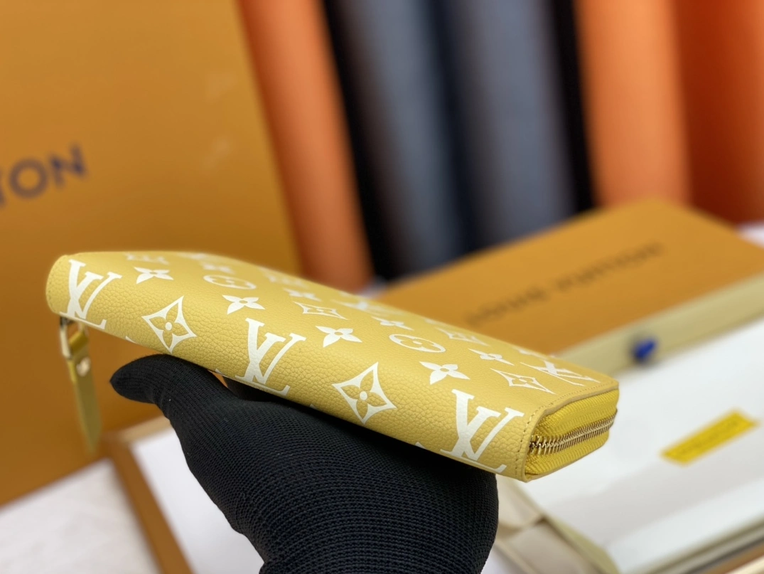 Bold 9559 Louis Vuitton AAA Quality Wallets For Women - Image 3