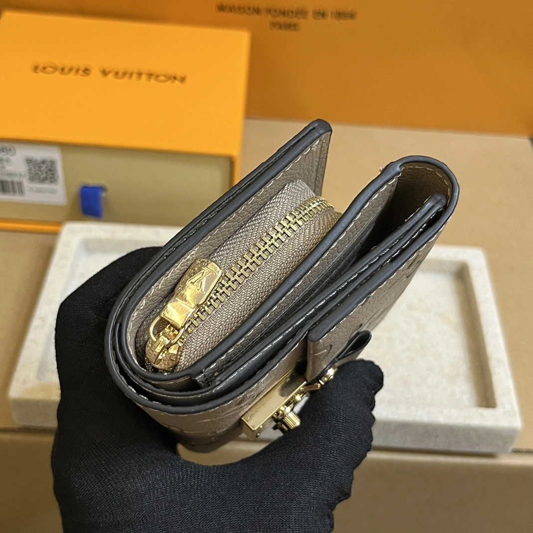 Breathable 3607 Louis Vuitton LV Card Case For Women - Image 4