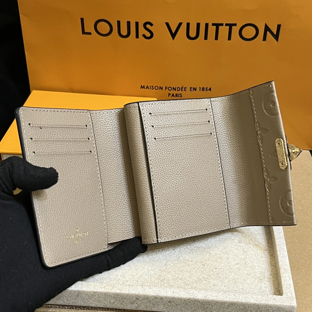 Breathable 3607 Louis Vuitton LV Card Case For Women - Image 6