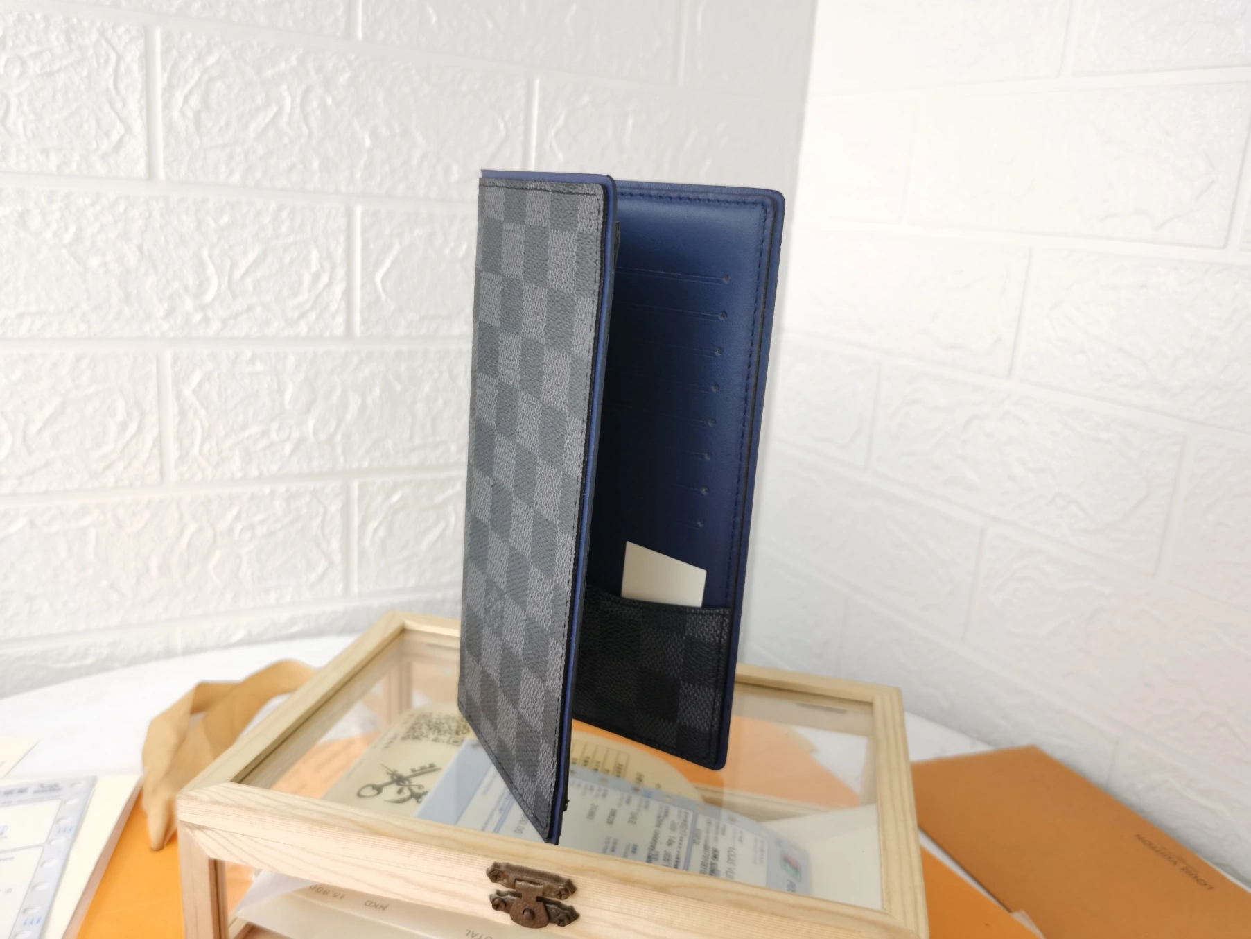 Breathable 4630 Louis Vuitton LV Card Case For Unisex - Image 4