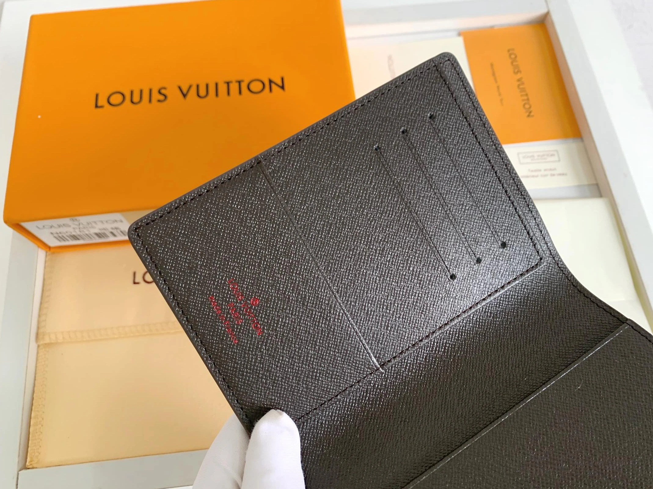 Breathable 5290 Louis Vuitton Card Case For Unisex - Image 4