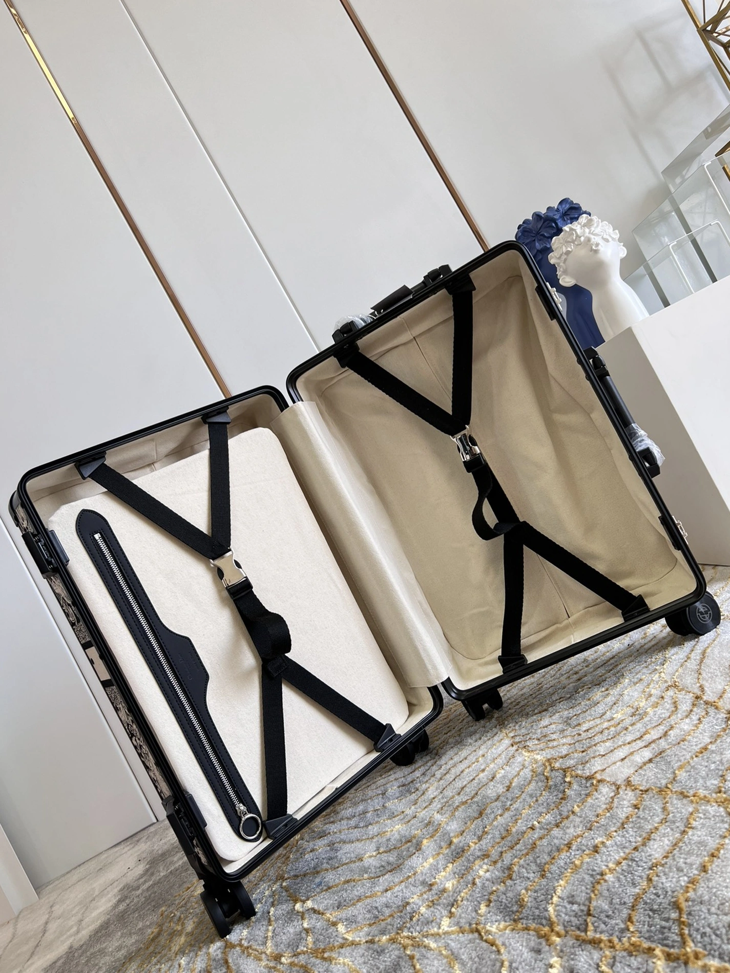 Bright 6327 Christian Dior Luggage and Duffle - Image 8