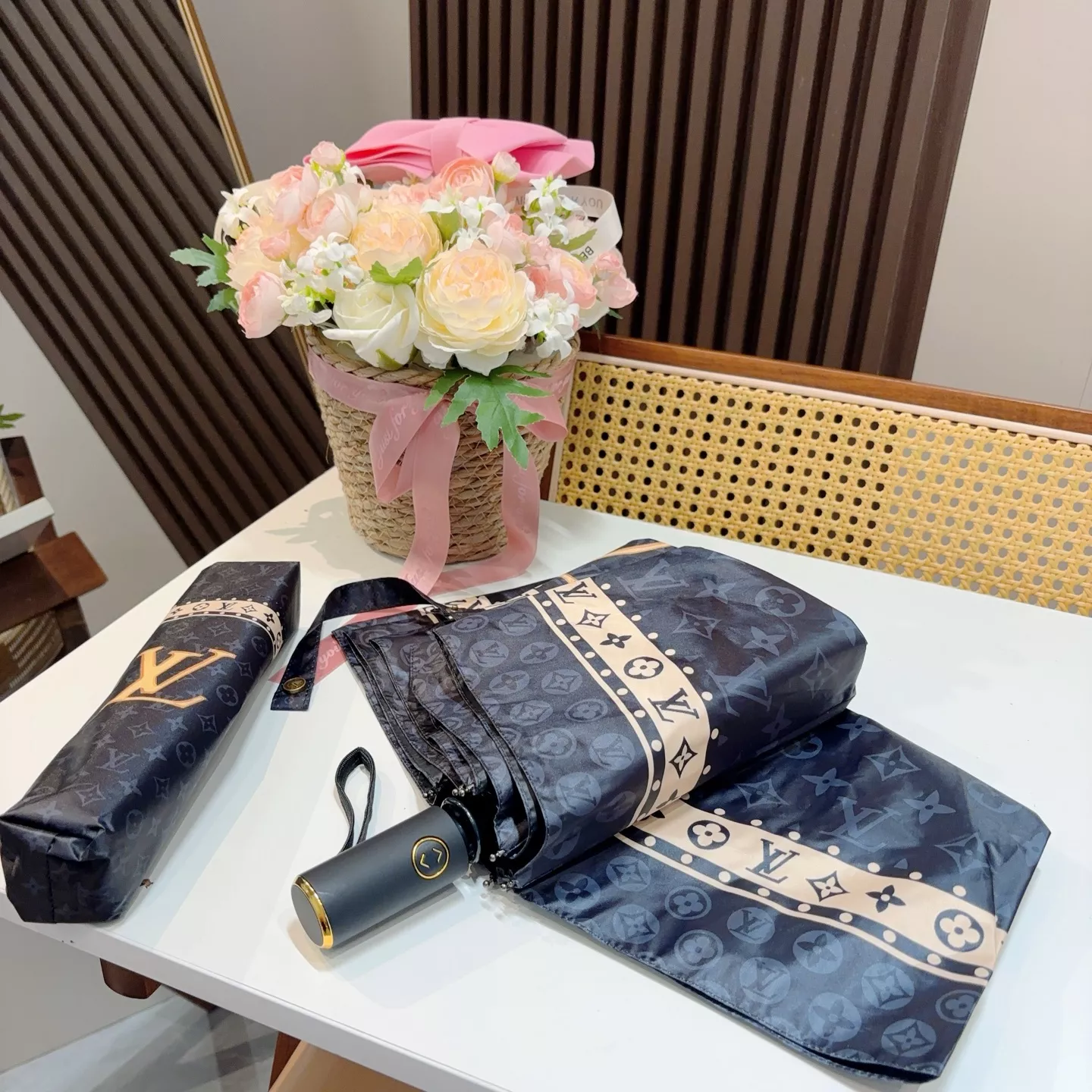 Bright 7361 Louis Vuitton Umbrellas - Image 3