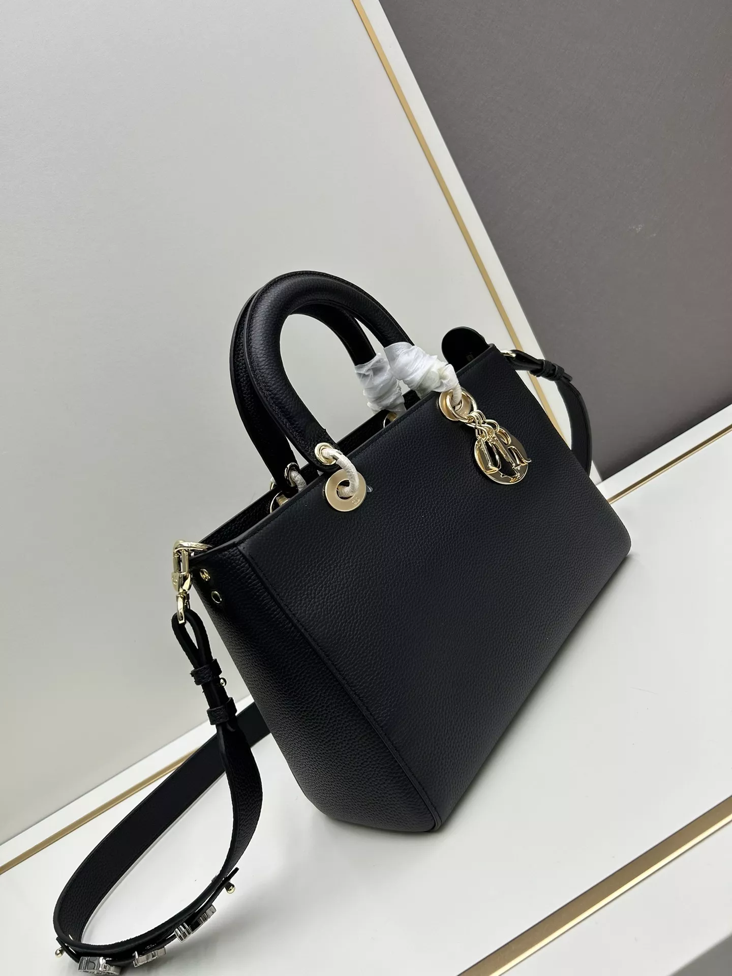 Christian Dior AAA Quality Handbags For Women Durable 9381