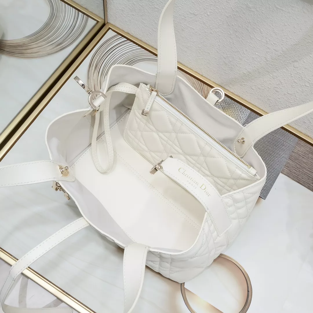 Christian Dior AAA Quality Handbags For Women Stylish 9916 - Image 8