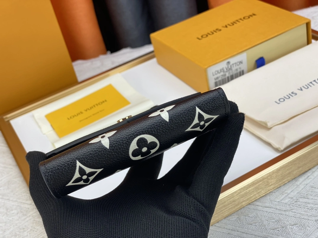 Classic 5507 Louis Vuitton AAA Quality Wallets For Women - Image 3