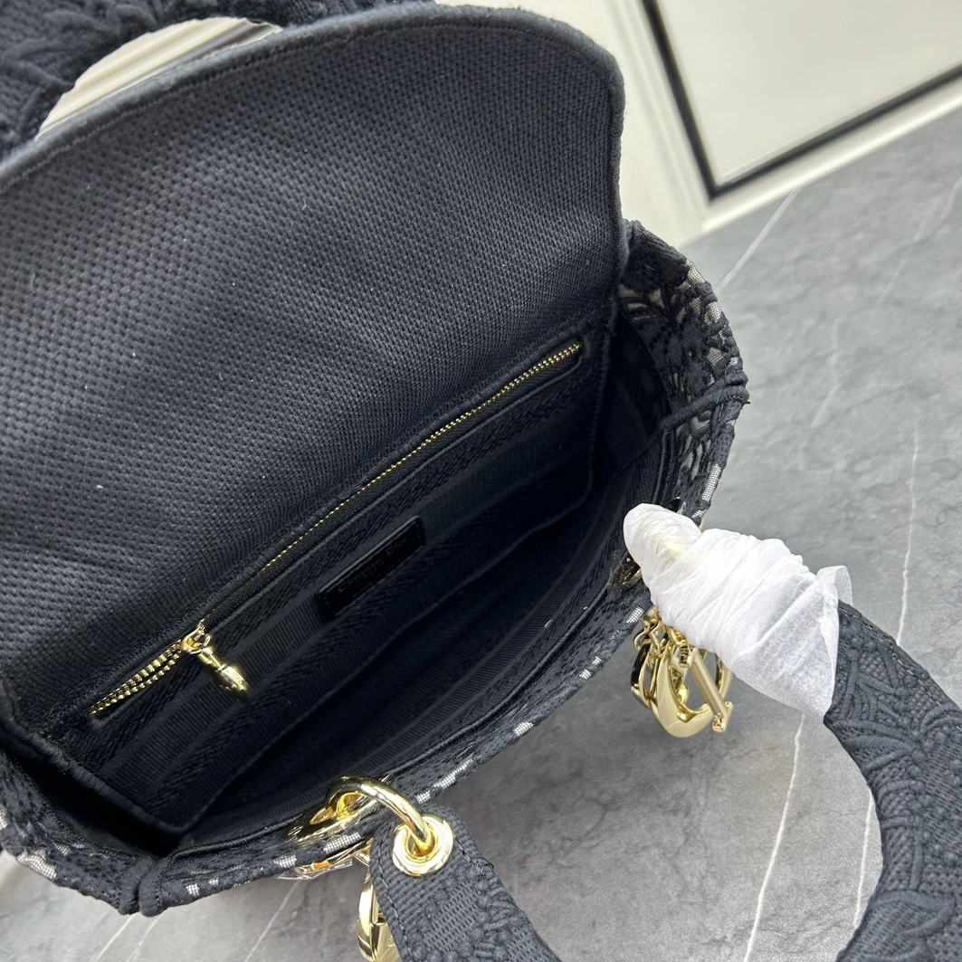 Comfortable 3430 Christian Dior AAA Quality Handbags For Women - Image 7