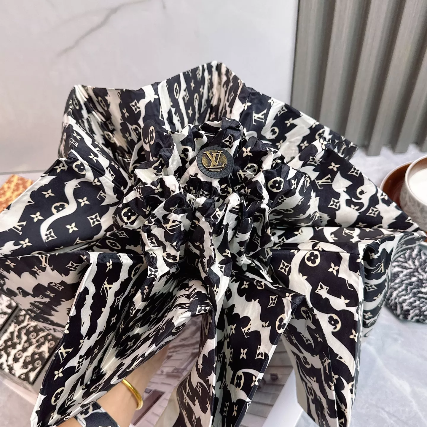 Cozy 6534 Louis Vuitton Umbrellas - Image 4