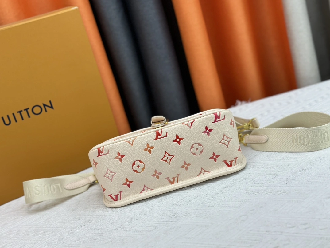 Cozy 7374 Louis Vuitton AAA Quality Messenger Bags For Women - Image 5