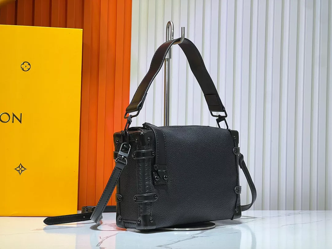 Durable 8776 Louis Vuitton AAA Quality Messenger Bags For Women