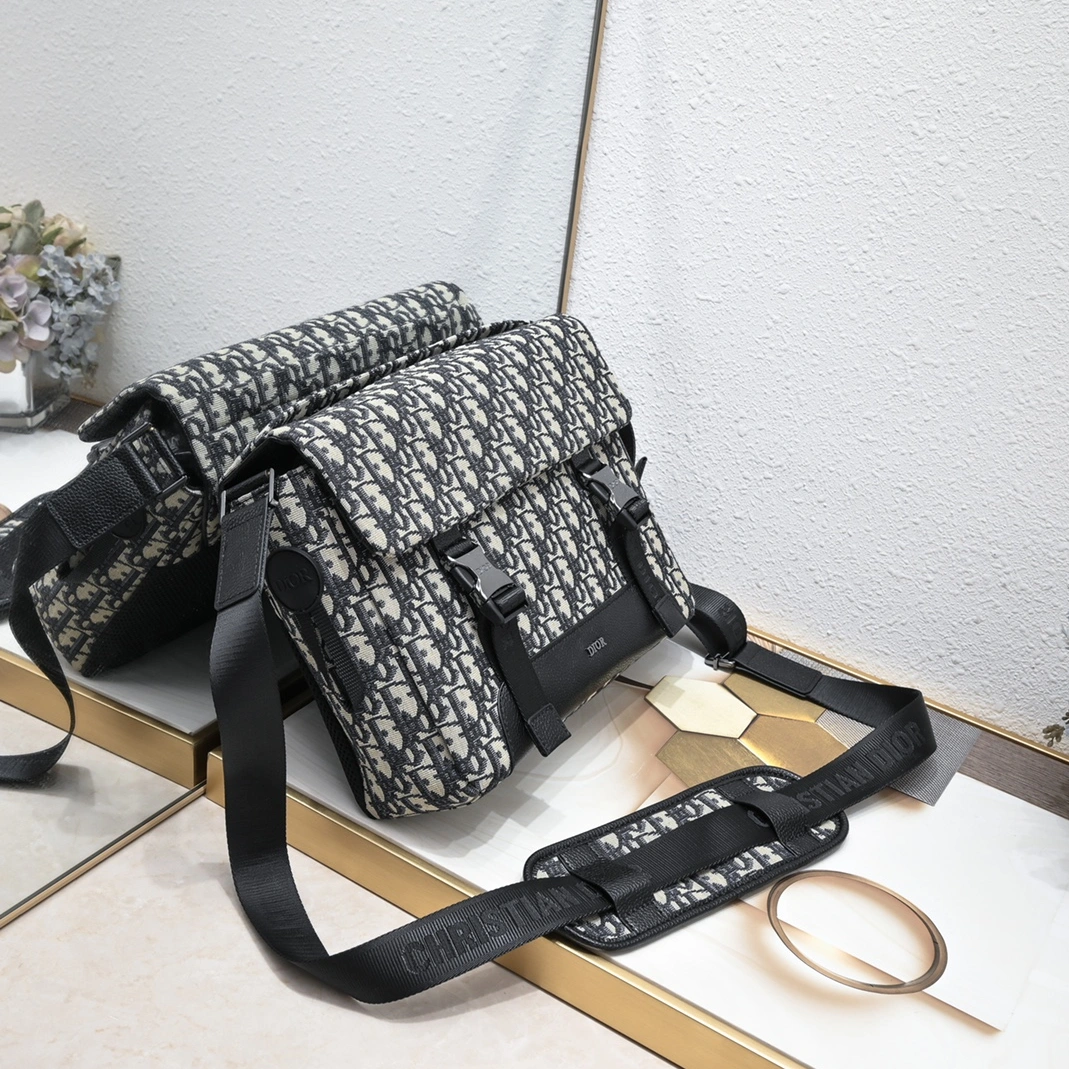 EasyMatch 1469 Christian Dior AAA Man Messenger Bags - Image 3