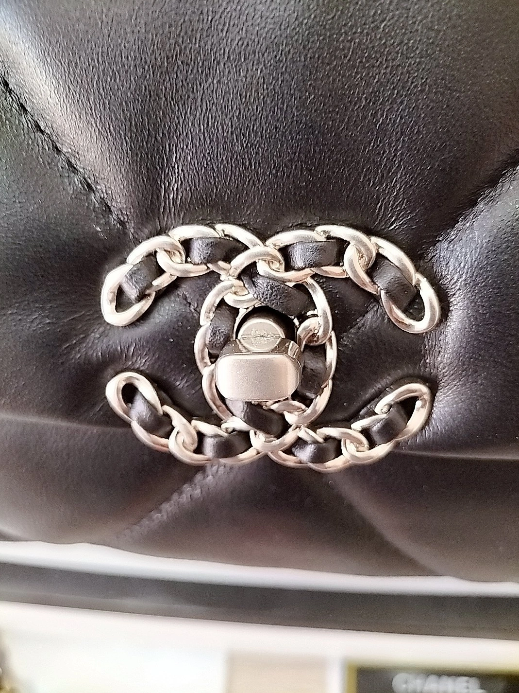 EasyMatch 4869 Chanel AAA Quality Messenger Bags For Women - Image 4