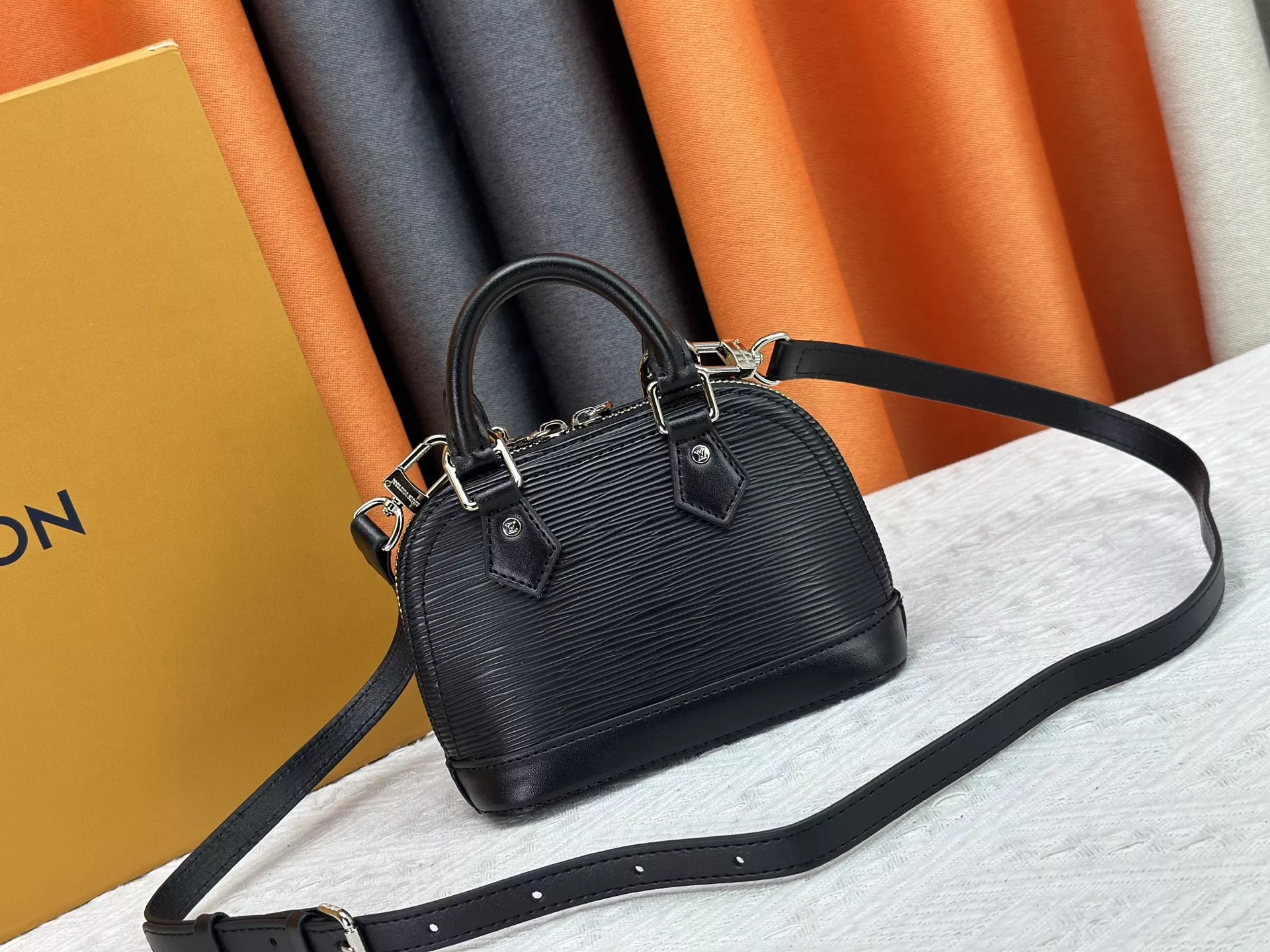 Elegant 8225 Louis Vuitton AAA Quality Handbags For Women - Image 3