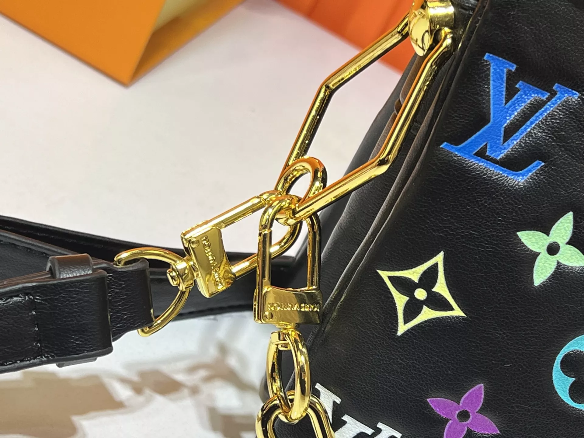 Elegant 8718 Louis Vuitton AAA Quality Messenger Bags For Women - Image 4