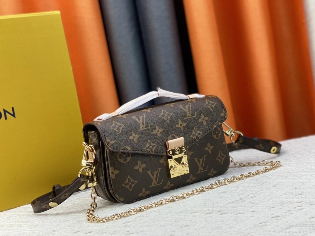 Fashionable 5268 Louis Vuitton AAA Quality Messenger Bags For Women