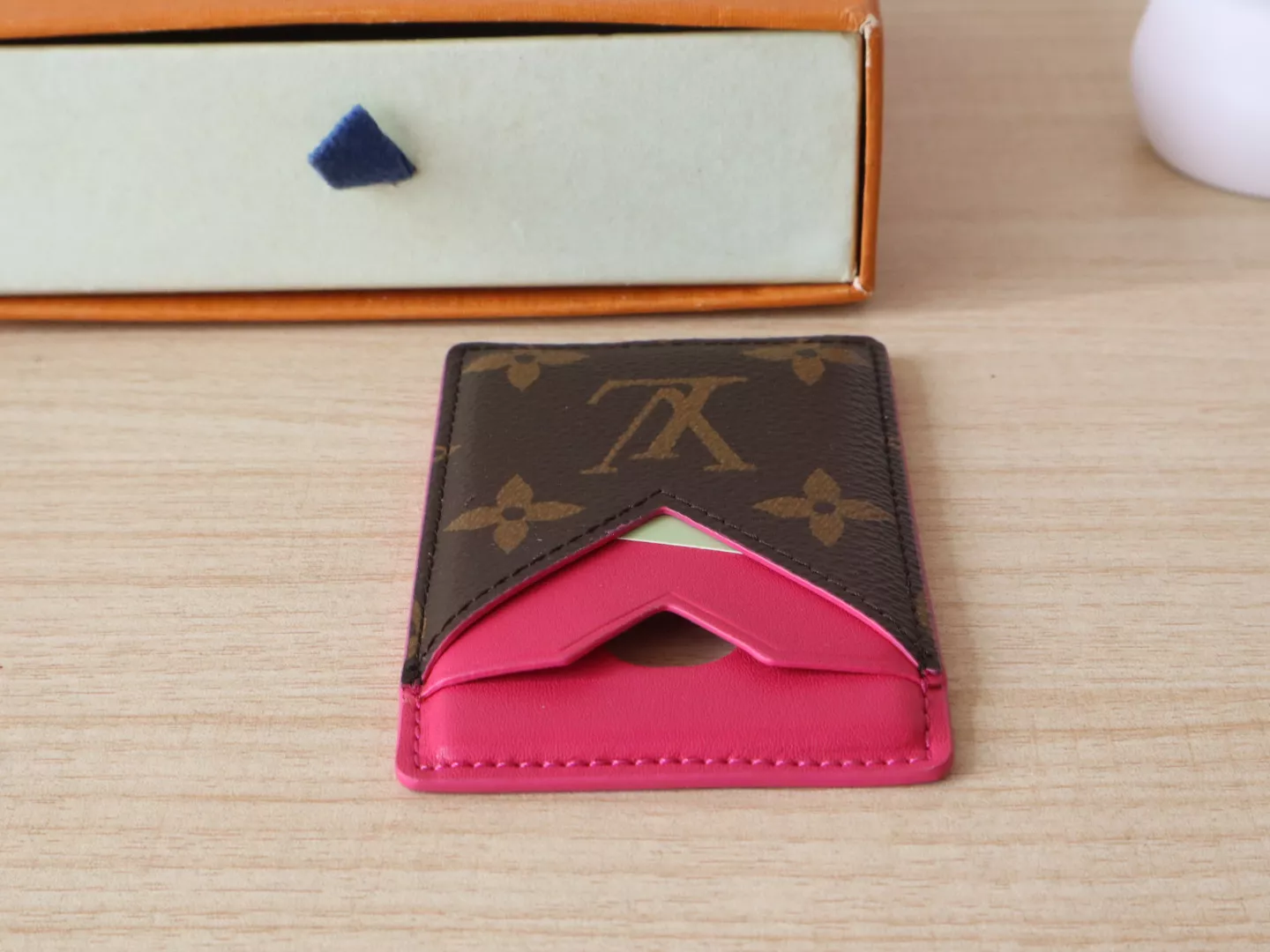 Fashionable 6157 Louis Vuitton LV Card Case For Women - Image 4