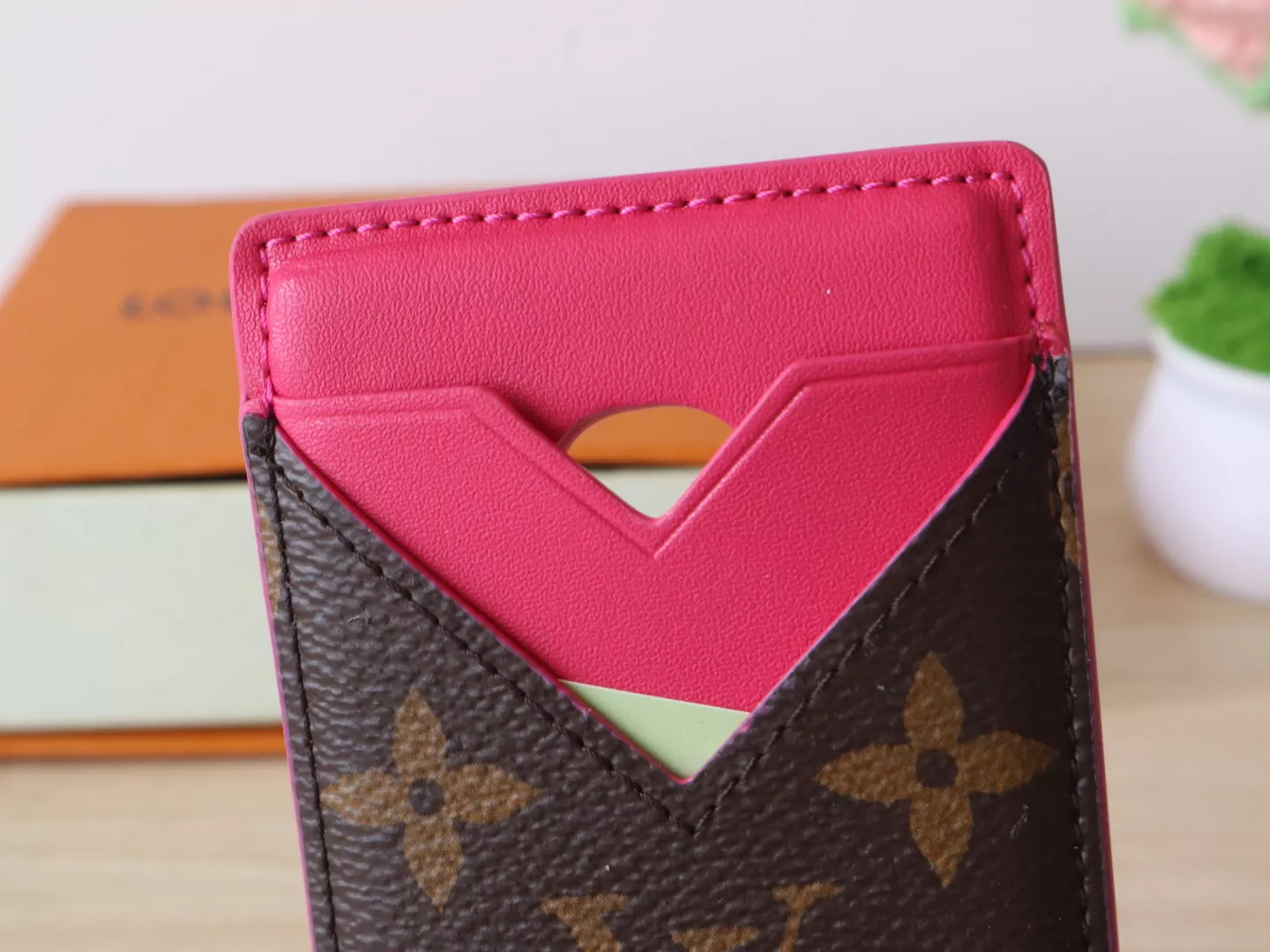 Fashionable 6157 Louis Vuitton LV Card Case For Women - Image 5