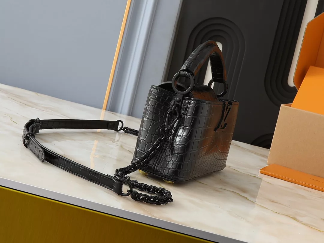 Flexible 9458 Louis Vuitton AAA Quality Messenger Bags For Women