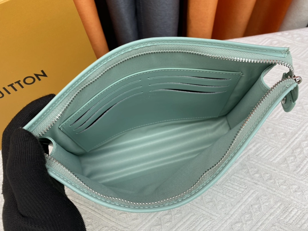 Functional 4069 Louis Vuitton LV Wallets For Unisex - Image 7