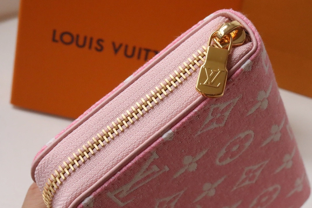 Functional 4570 Louis Vuitton AAA Quality Wallets - Image 3