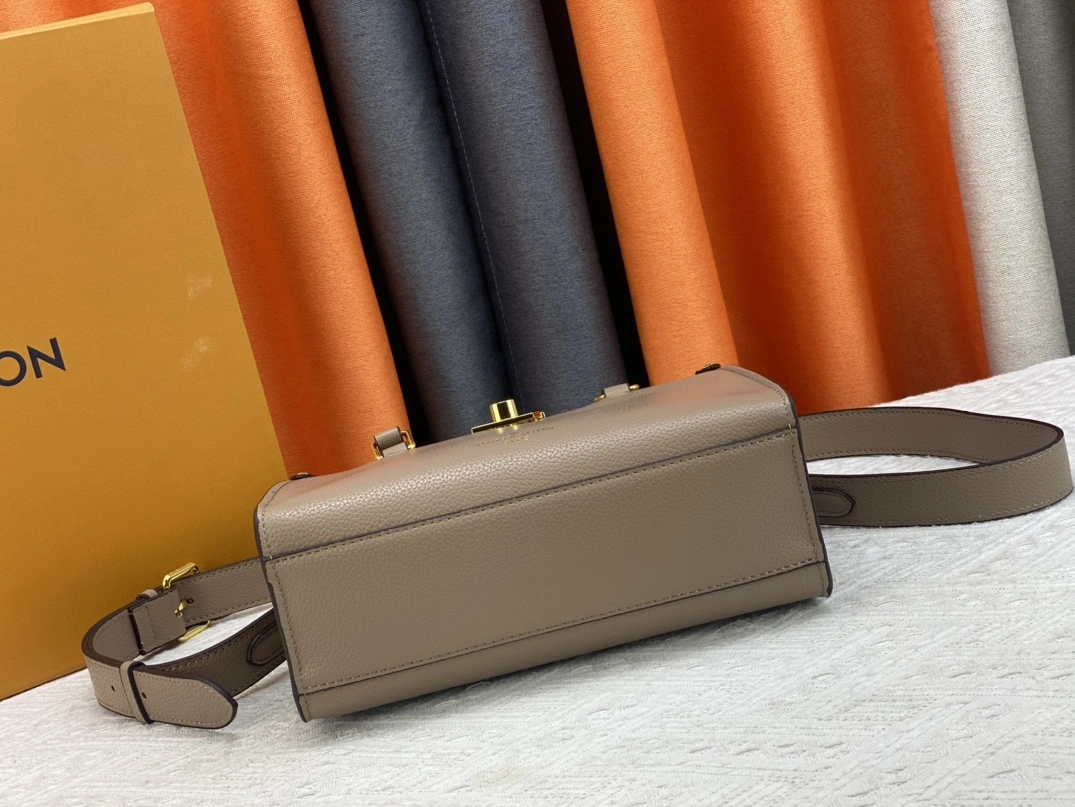 Functional 5771 Louis Vuitton AAA Quality Handbags For Women - Image 5