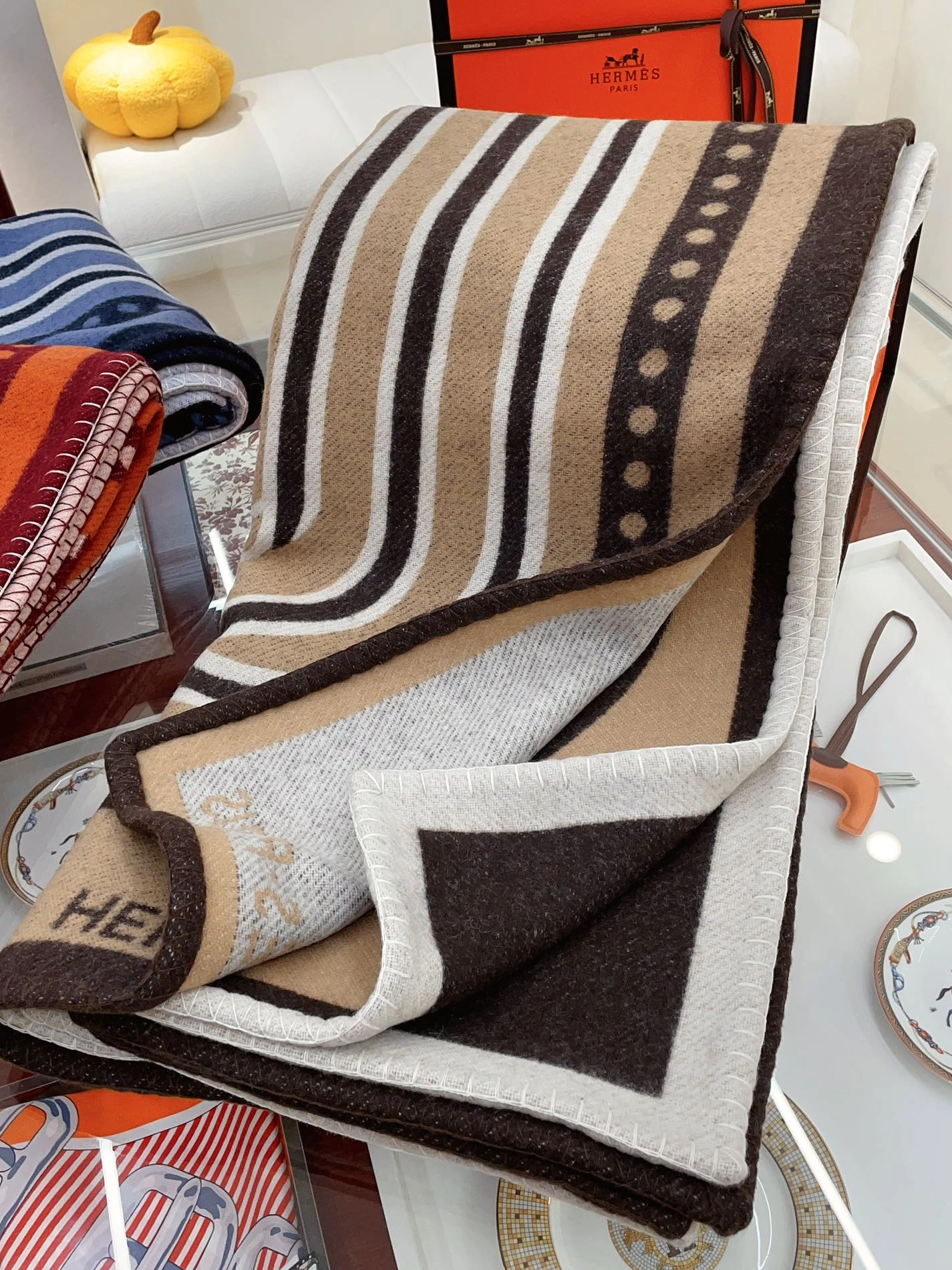 Hermes Blanket ModernLook 6423 - Image 3