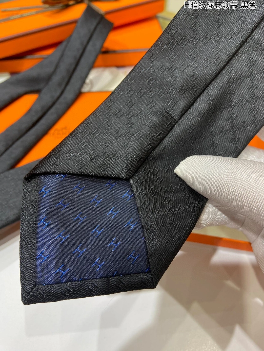 Lightweight 8673 Hermes Necktie For Men - Image 6