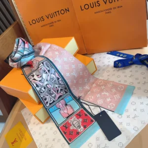 Lightweight 9518 Louis Vuitton Silk Scarf