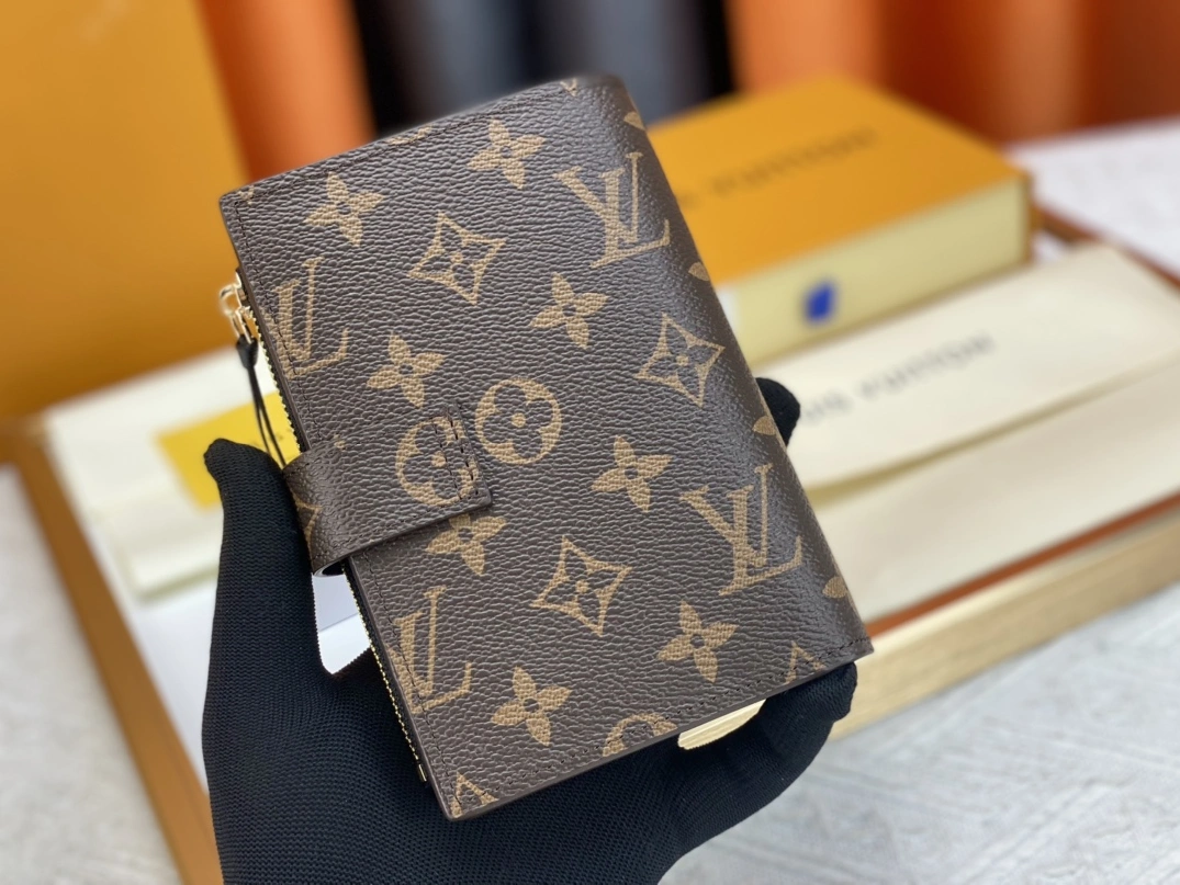 Louis Vuitton AAA Quality Card Case For Women Bold 5848