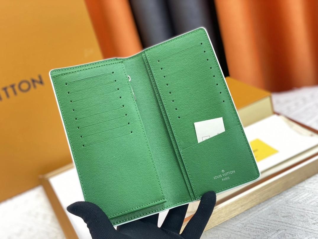 Louis Vuitton AAA Quality Card Case Lightweight 7465 - Image 5