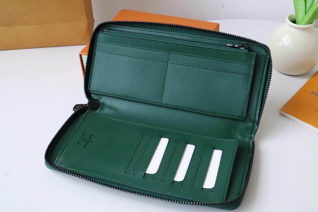 Louis Vuitton AAA Quality Card Case Timeless 5727 - Image 5