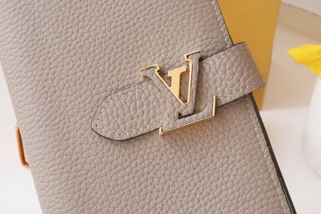 Louis Vuitton AAA Quality Card Case TopPick 3541 - Image 3