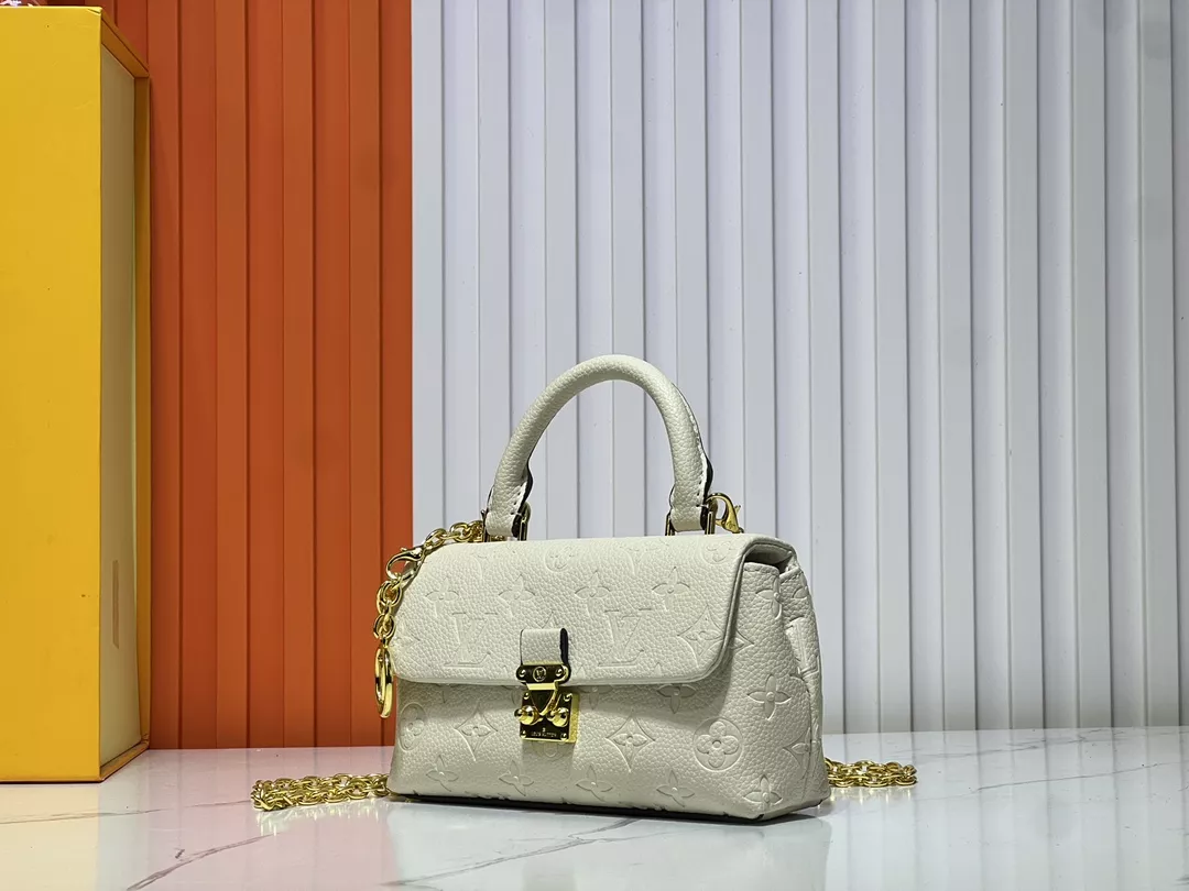 Louis Vuitton AAA Quality Handbags For Women Lightweight 5395 - Image 3