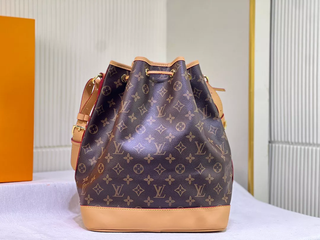Louis Vuitton AAA Quality Messenger Bags For Women Lightweight 6060 - Image 5