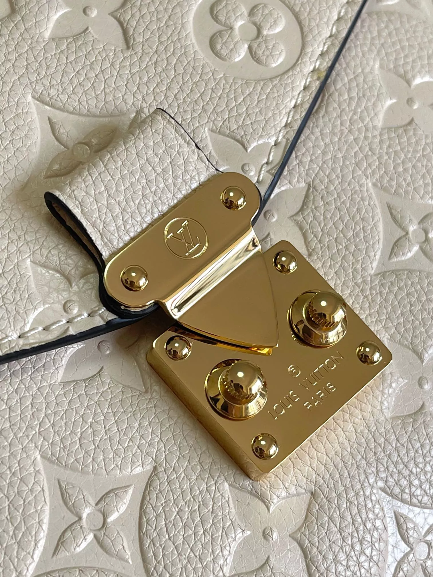 Louis Vuitton AAA Quality Messenger Bags For Women Modern 9088 - Image 5