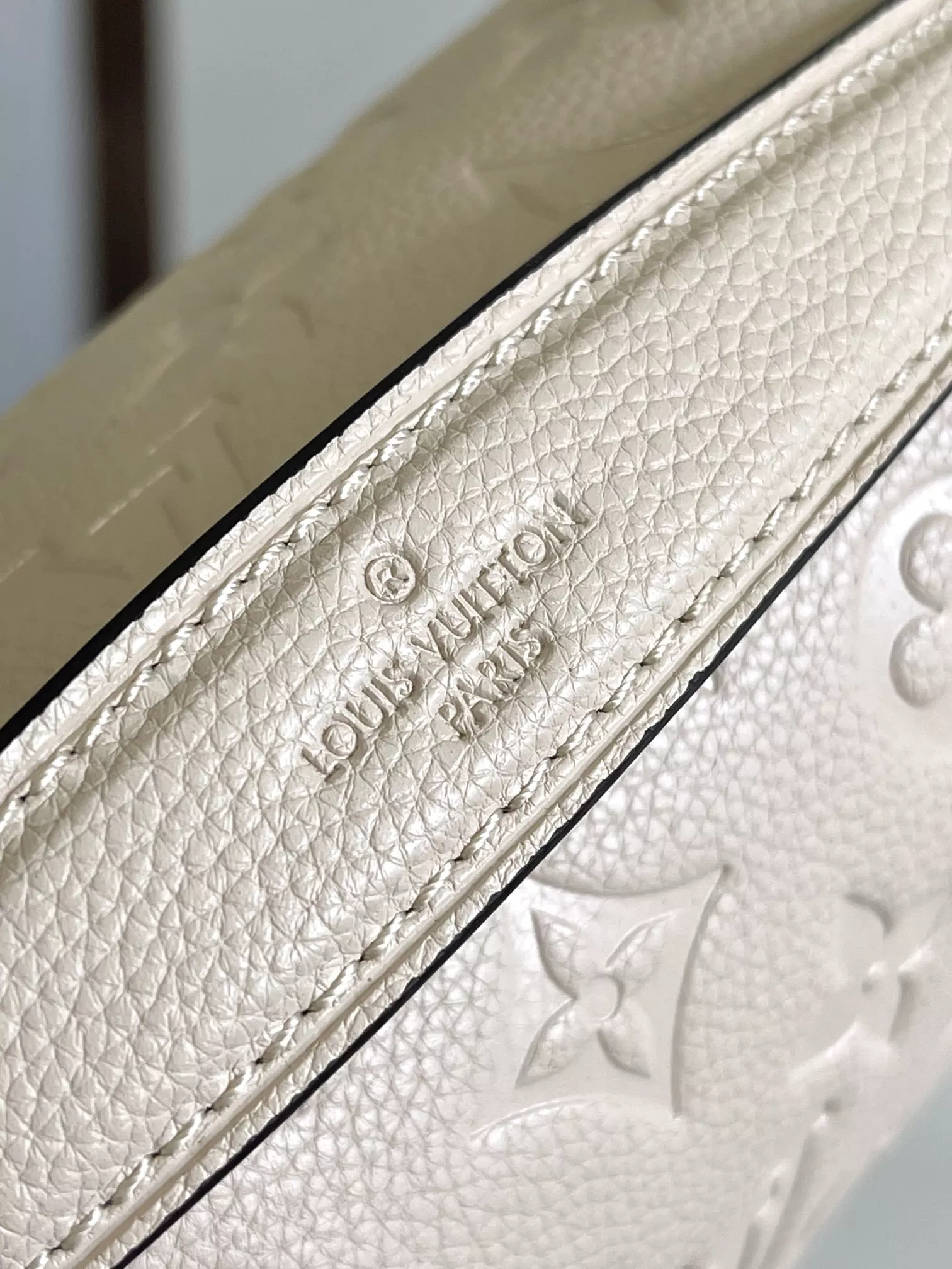 Louis Vuitton AAA Quality Messenger Bags For Women Modern 9088 - Image 6