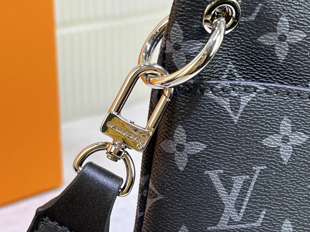 Louis Vuitton AAA Quality Messenger Bags For Women NewStyle 1187 - Image 4